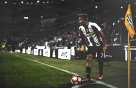 电子竞技体育平台-Faker爆冷击败塞尔维亚队，精彩发挥引爆全场！